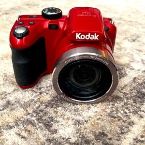 Kodak PIXPRO AZ421 in great condition with bag